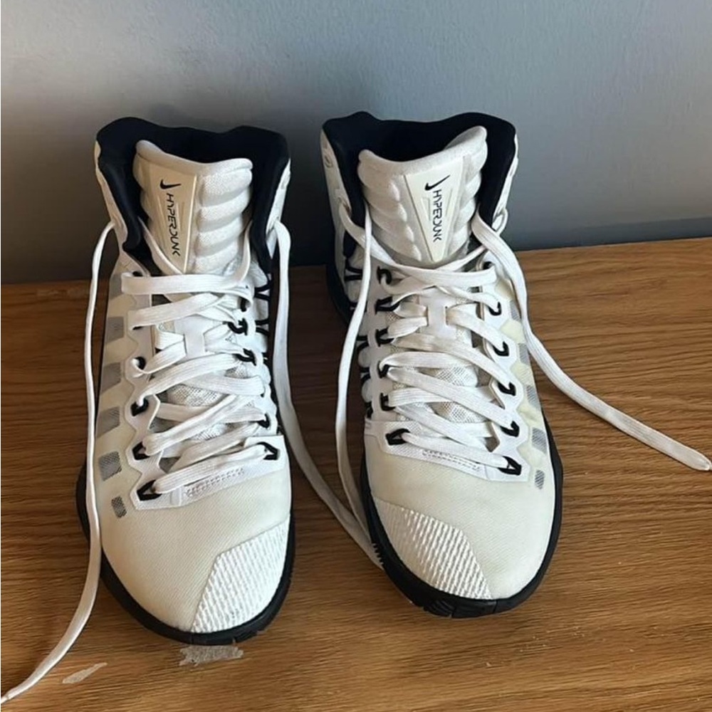 Nike Size 6 Hyperdunks - image 1